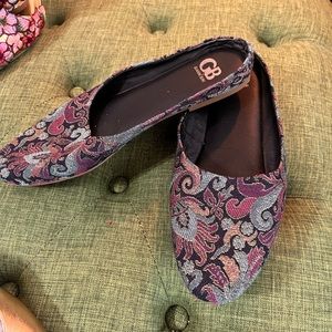 Gorgeous Navy Blue embroidered slides - Size 10